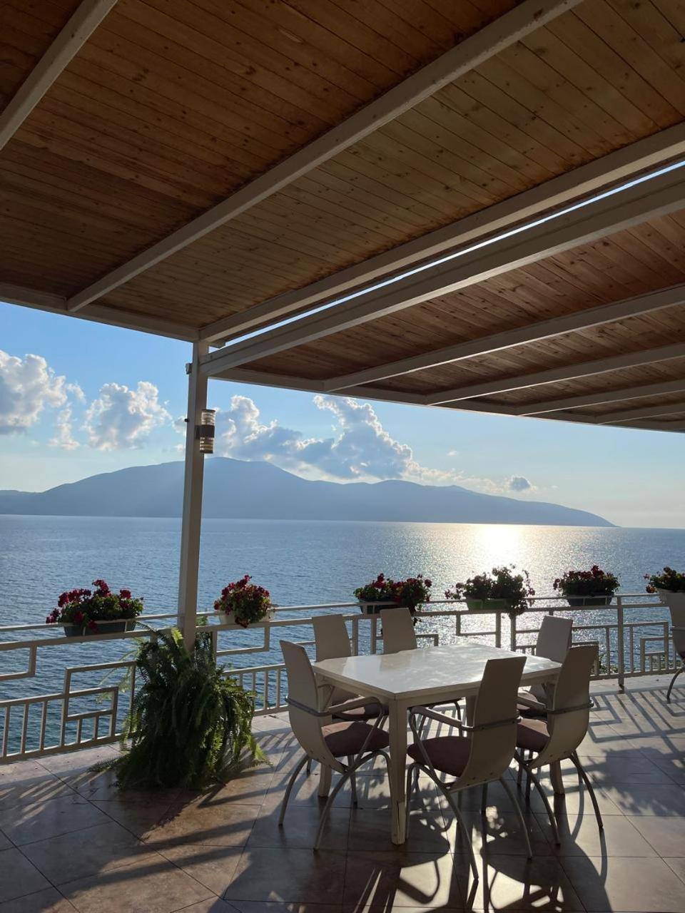 Envi Hotel Vlorë Exteriör bild