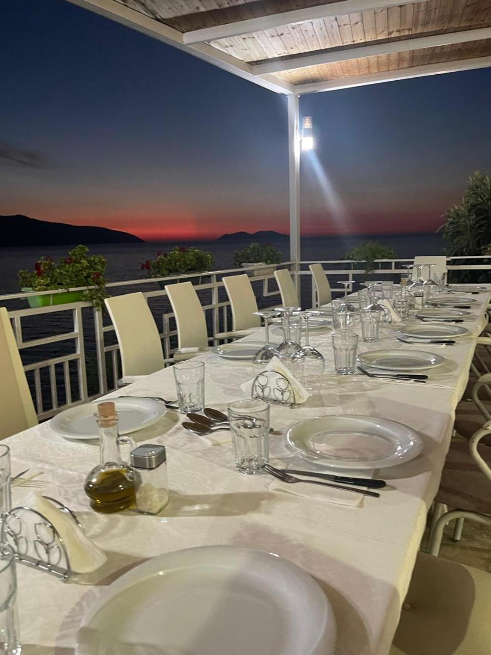 Envi Hotel Vlorë Exteriör bild