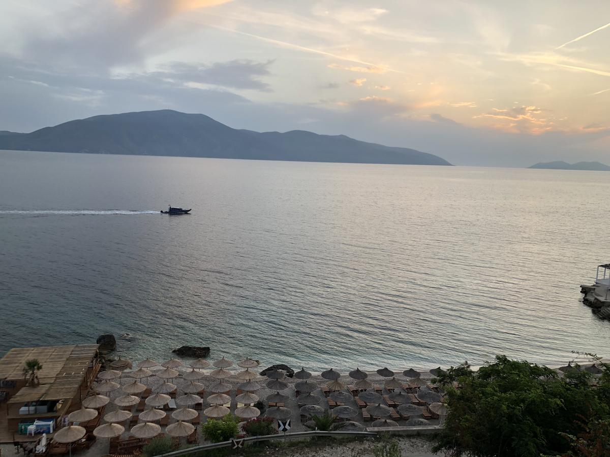 Envi Hotel Vlorë Exteriör bild