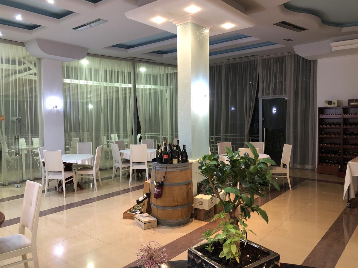 Envi Hotel Vlorë Exteriör bild