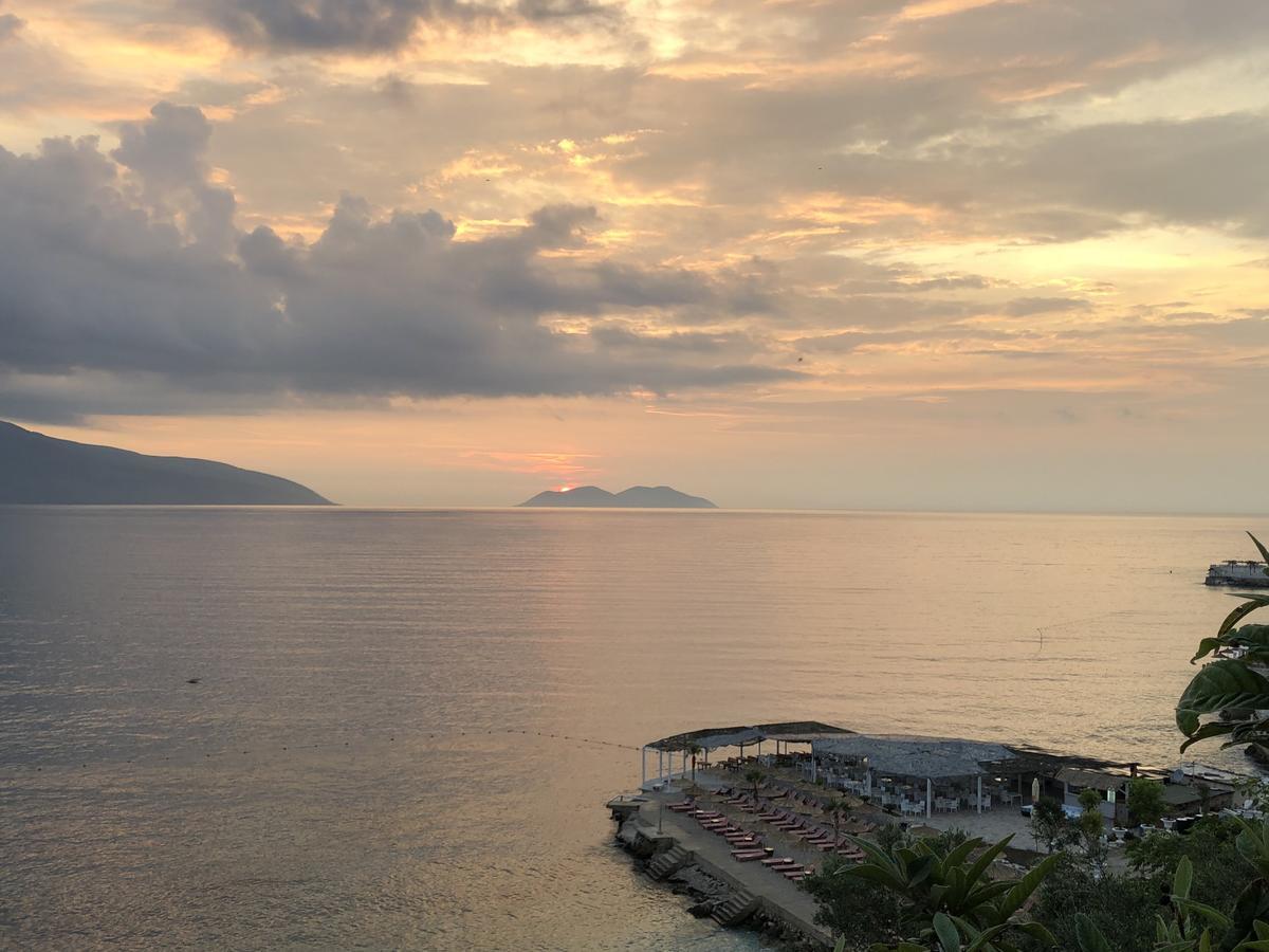 Envi Hotel Vlorë Exteriör bild